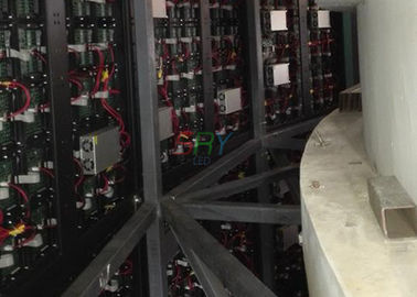 de elektronische Gebogen LEIDENE van 8,000nits P16 Schermen voor Commerciële Reclame leverancier